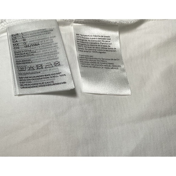 MUGLER × H&M ~Printed Logo Star
Motif Graphic Tee (NWT) - Picture 6 of 8